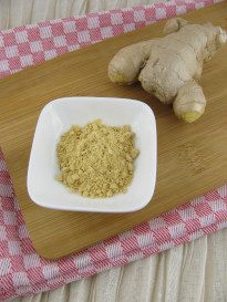 Ingwer, Ingwerwurzel, scharfe Knolle, Scharfstoffe, Wurzel, Gewürz, Weihnachten, Backen, Kochen, gesunde Ernährung, ätherische Öle, Teezutat, Ingwertee, Tee, Ingwer schälen, schälen,